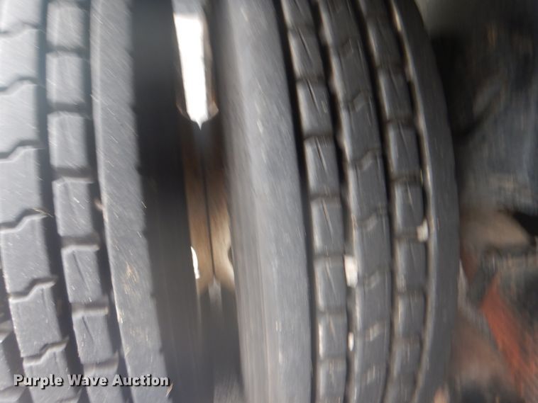 image for item FT9471 2002 International 4900 digger derrick truck