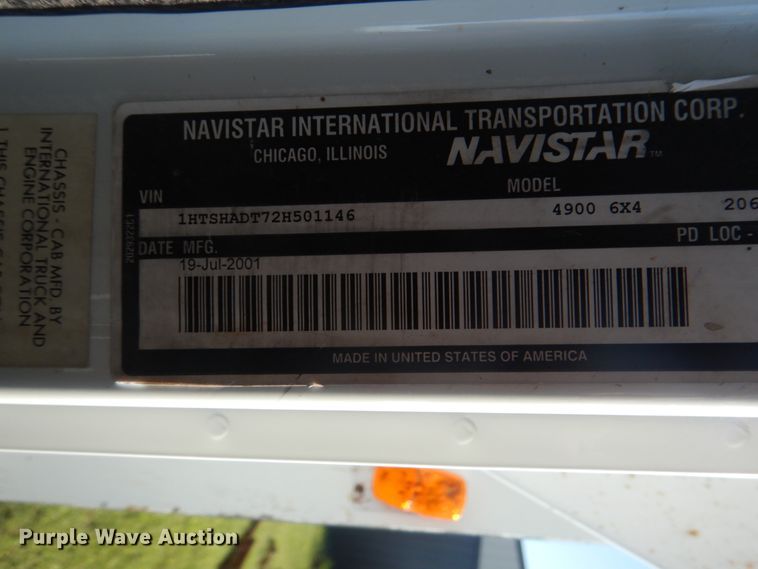 image for item FT9471 2002 International 4900 digger derrick truck