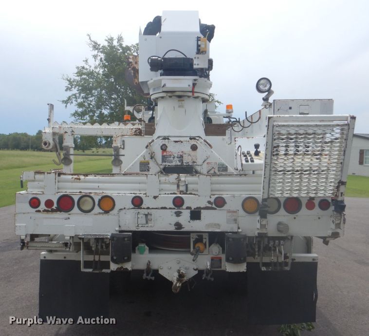 image for item FT9472 2004 International 7400 digger derrick truck