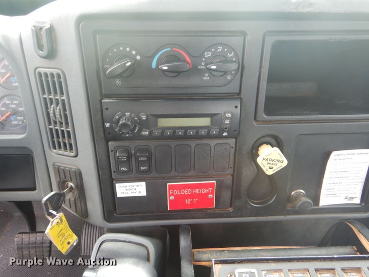 image for item FT9472 2004 International 7400 digger derrick truck