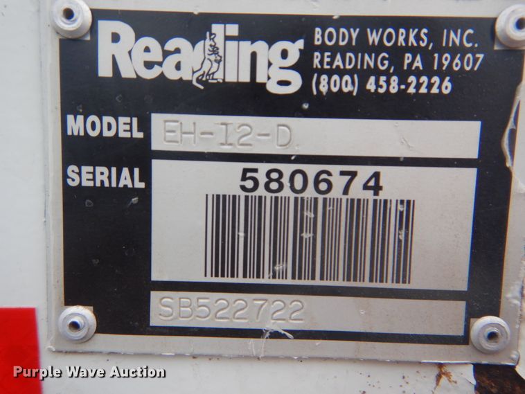 image for item FT9472 2004 International 7400 digger derrick truck