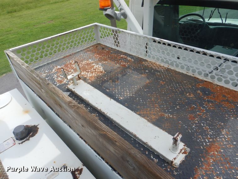 image for item FT9472 2004 International 7400 digger derrick truck