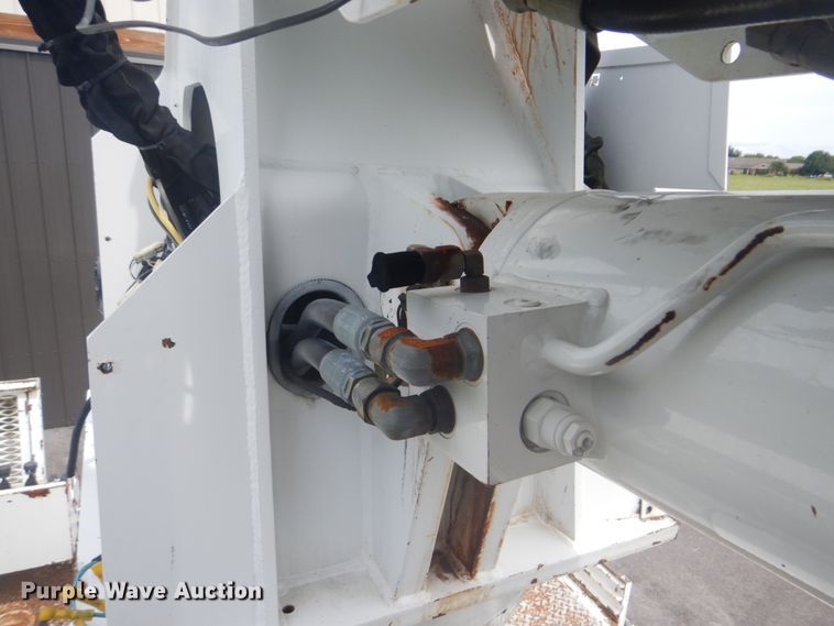 image for item FT9472 2004 International 7400 digger derrick truck