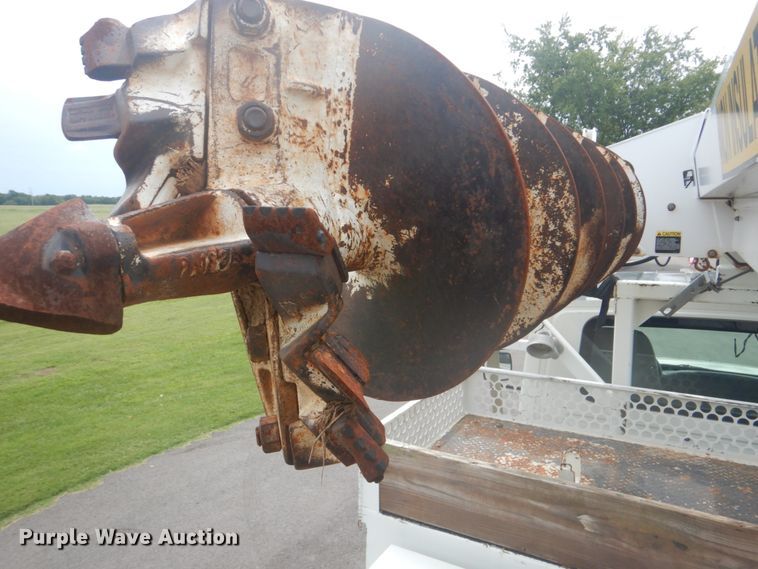 image for item FT9472 2004 International 7400 digger derrick truck