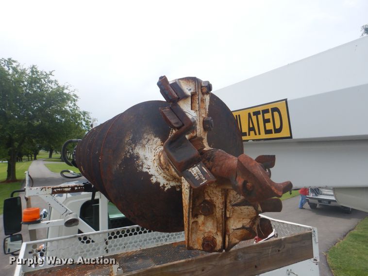 image for item FT9472 2004 International 7400 digger derrick truck