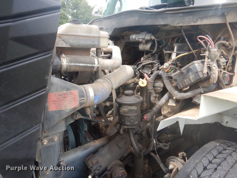 image for item FT9472 2004 International 7400 digger derrick truck