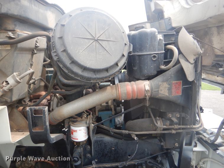 image for item FT9472 2004 International 7400 digger derrick truck