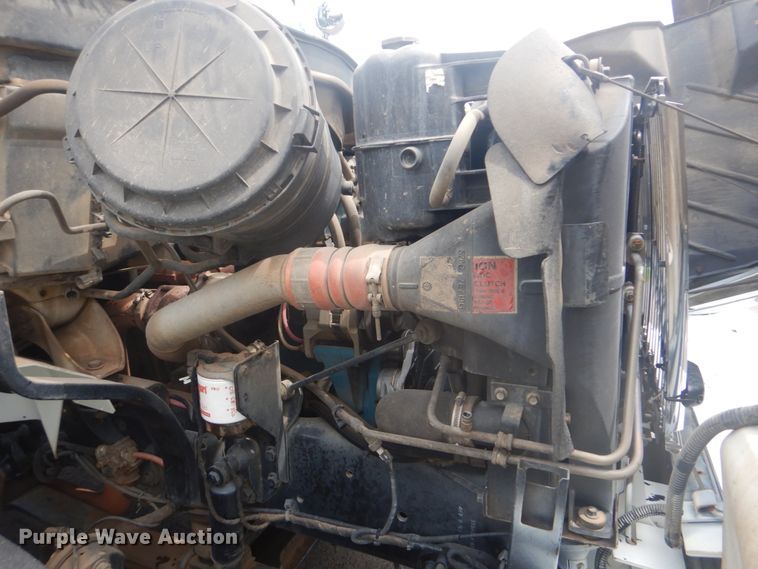 image for item FT9472 2004 International 7400 digger derrick truck