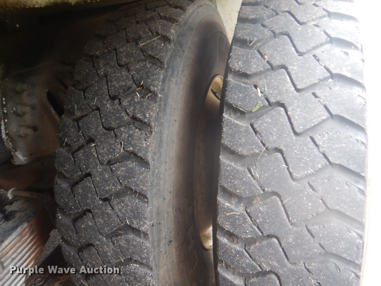 image for item FT9472 2004 International 7400 digger derrick truck