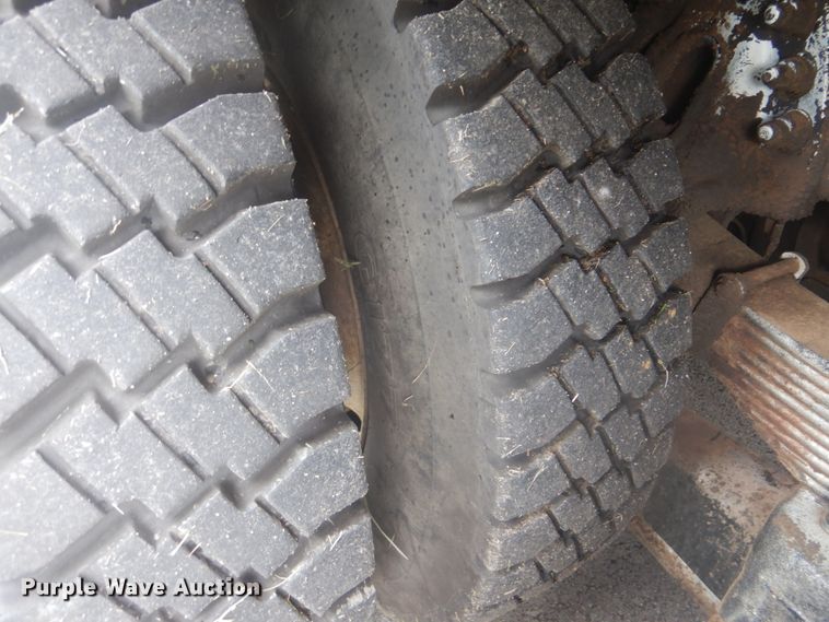 image for item FT9472 2004 International 7400 digger derrick truck