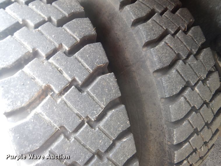 image for item FT9472 2004 International 7400 digger derrick truck