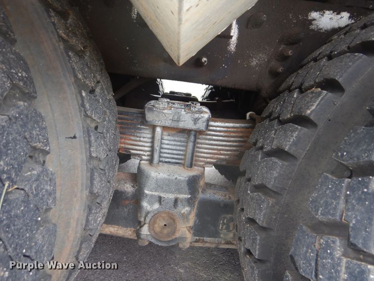 image for item FT9472 2004 International 7400 digger derrick truck