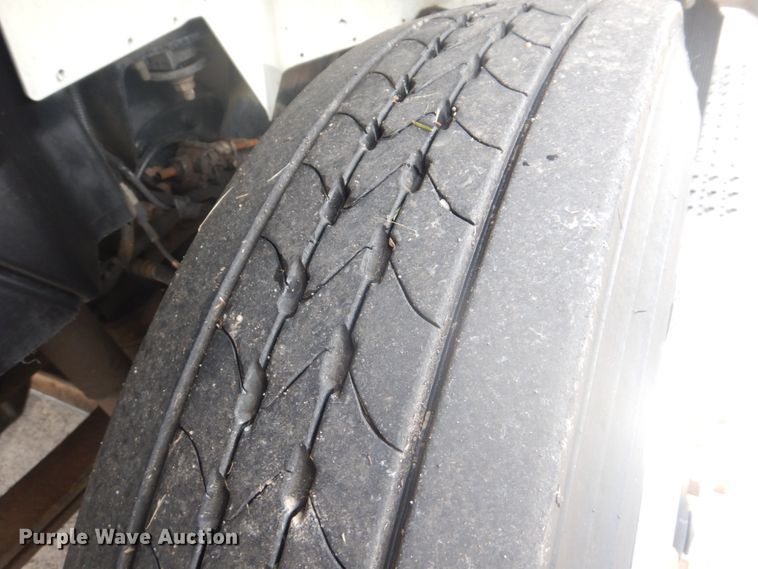 image for item FT9472 2004 International 7400 digger derrick truck