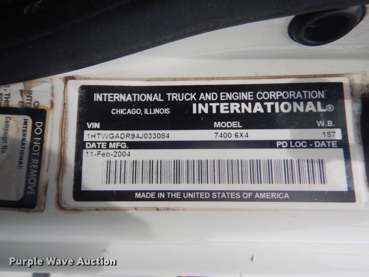 image for item FT9472 2004 International 7400 digger derrick truck