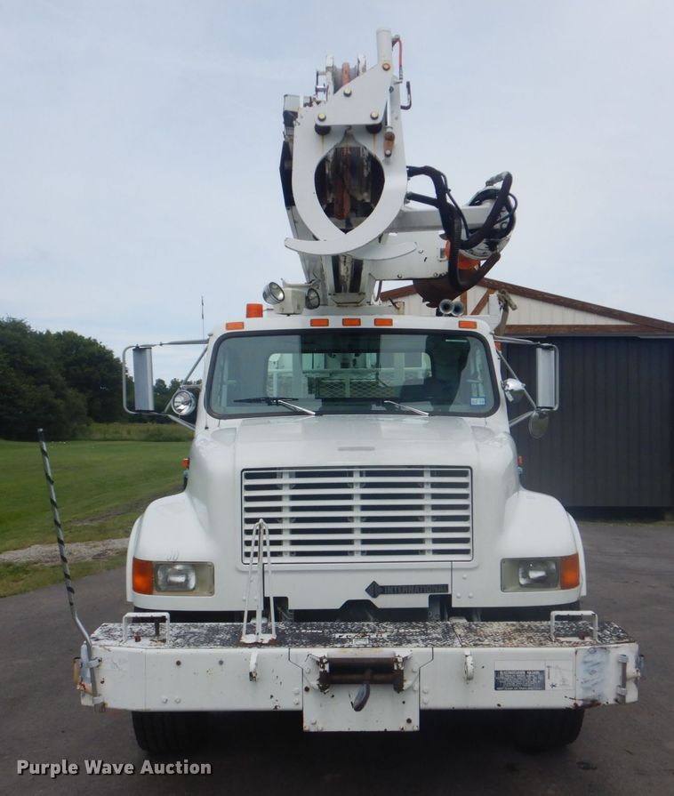 image for item FT9473 1997 International 4900 digger derrick truck