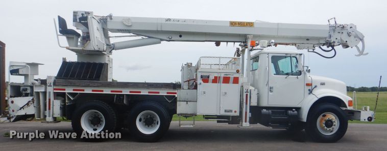 image for item FT9473 1997 International 4900 digger derrick truck