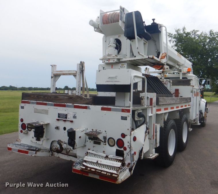 image for item FT9473 1997 International 4900 digger derrick truck