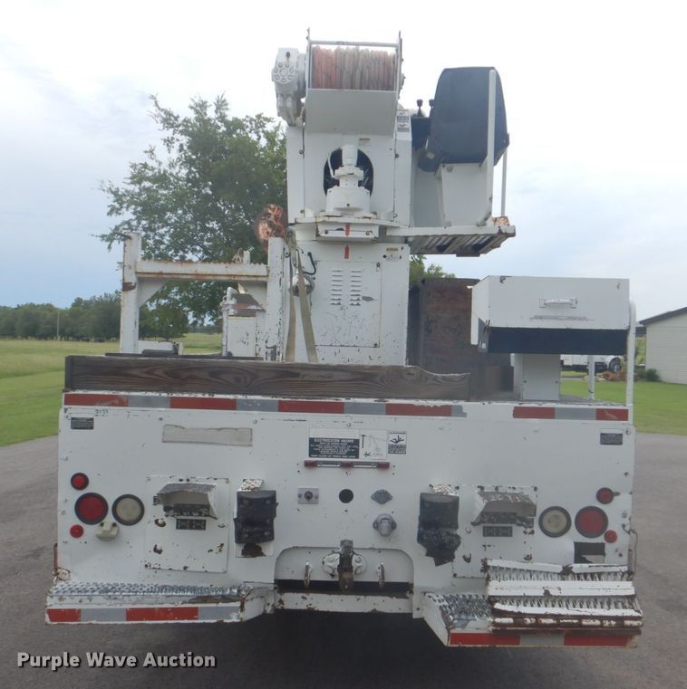 image for item FT9473 1997 International 4900 digger derrick truck