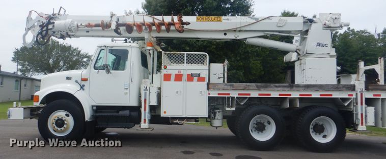 image for item FT9473 1997 International 4900 digger derrick truck