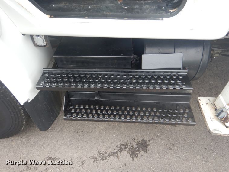 image for item FT9473 1997 International 4900 digger derrick truck