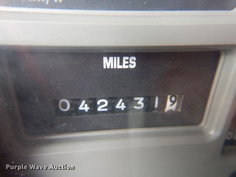 image for item FT9473 1997 International 4900 digger derrick truck