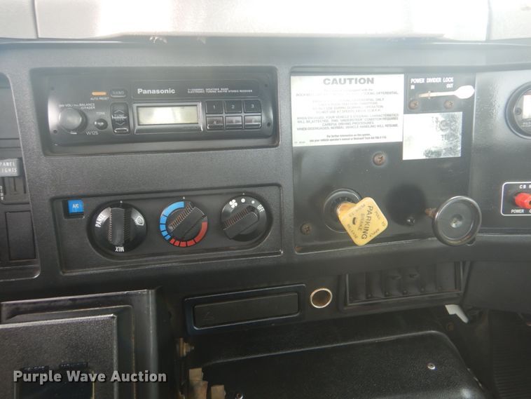 image for item FT9473 1997 International 4900 digger derrick truck