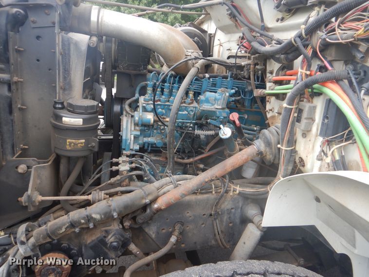 image for item FT9473 1997 International 4900 digger derrick truck