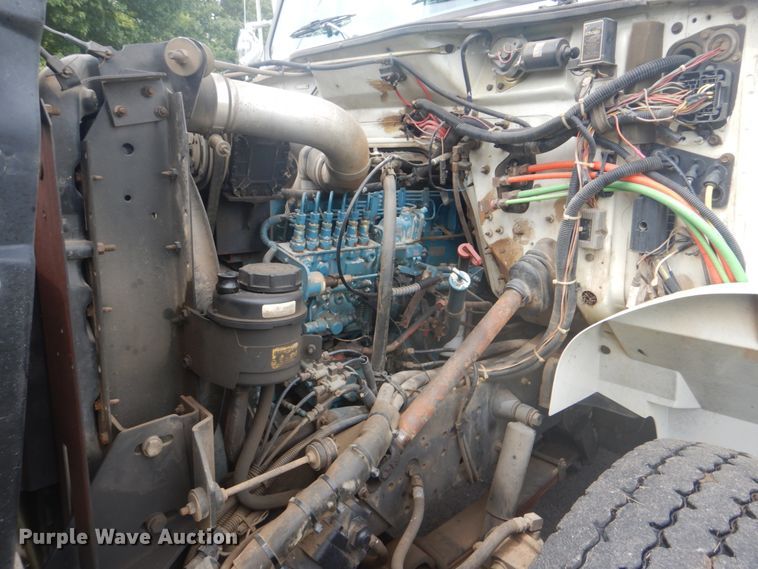 image for item FT9473 1997 International 4900 digger derrick truck