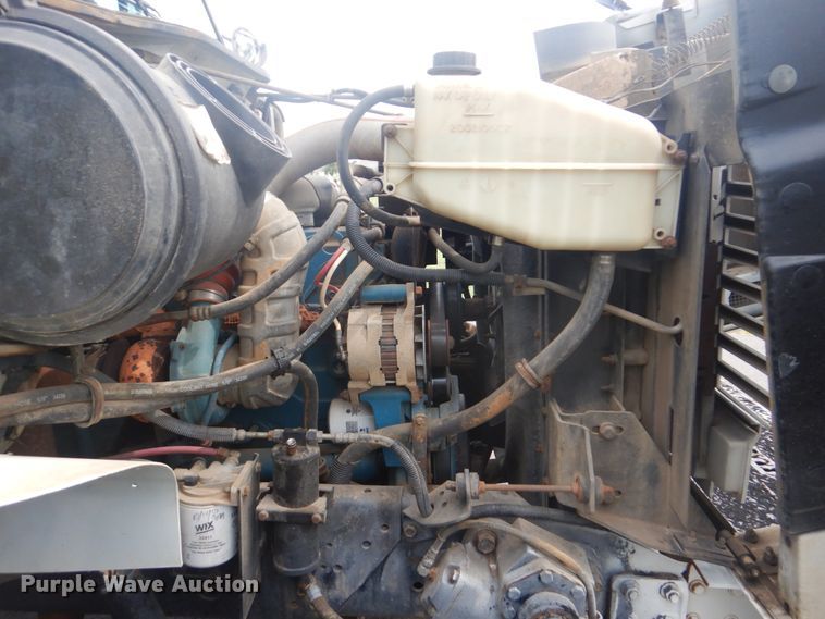 image for item FT9473 1997 International 4900 digger derrick truck