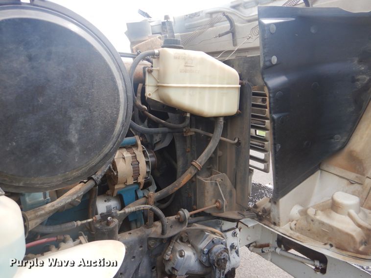 image for item FT9473 1997 International 4900 digger derrick truck