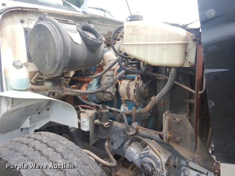 image for item FT9473 1997 International 4900 digger derrick truck