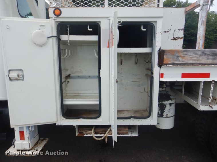 image for item FT9473 1997 International 4900 digger derrick truck