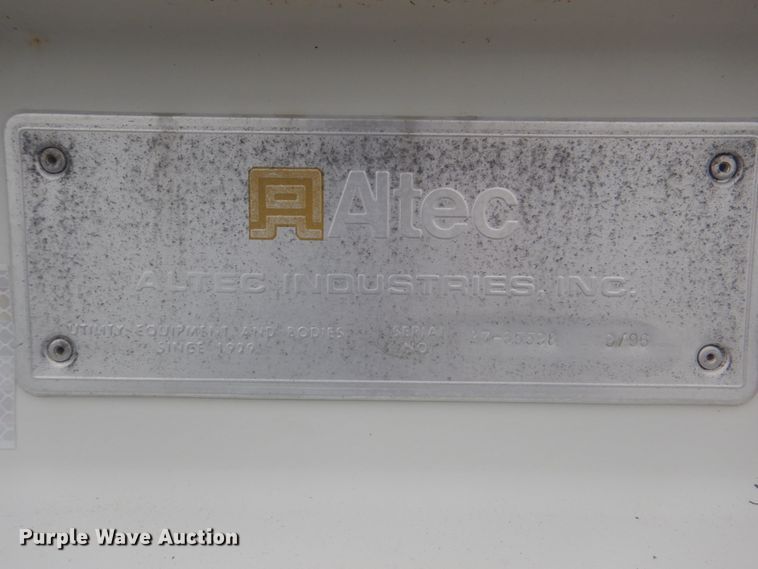 image for item FT9473 1997 International 4900 digger derrick truck