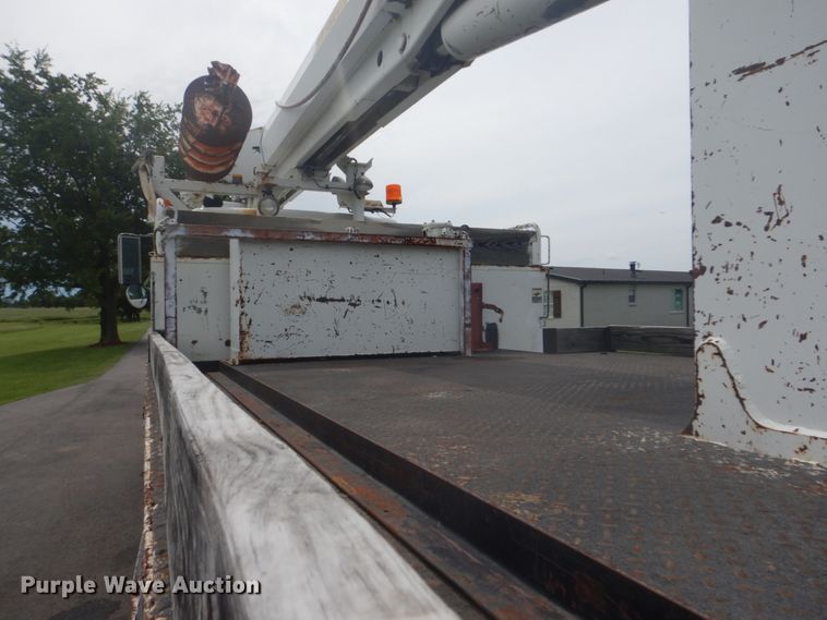 image for item FT9473 1997 International 4900 digger derrick truck