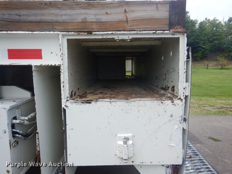 image for item FT9473 1997 International 4900 digger derrick truck