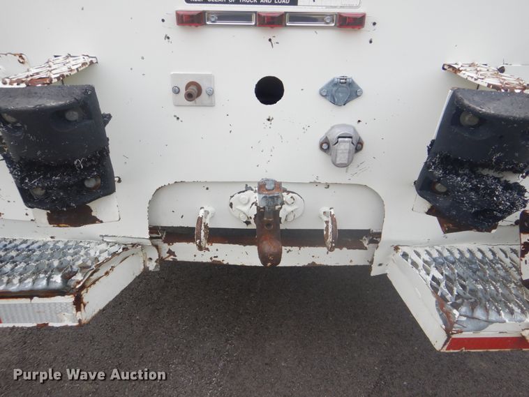 image for item FT9473 1997 International 4900 digger derrick truck