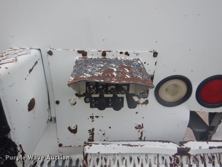 image for item FT9473 1997 International 4900 digger derrick truck