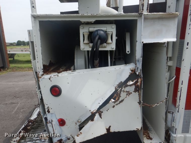 image for item FT9473 1997 International 4900 digger derrick truck