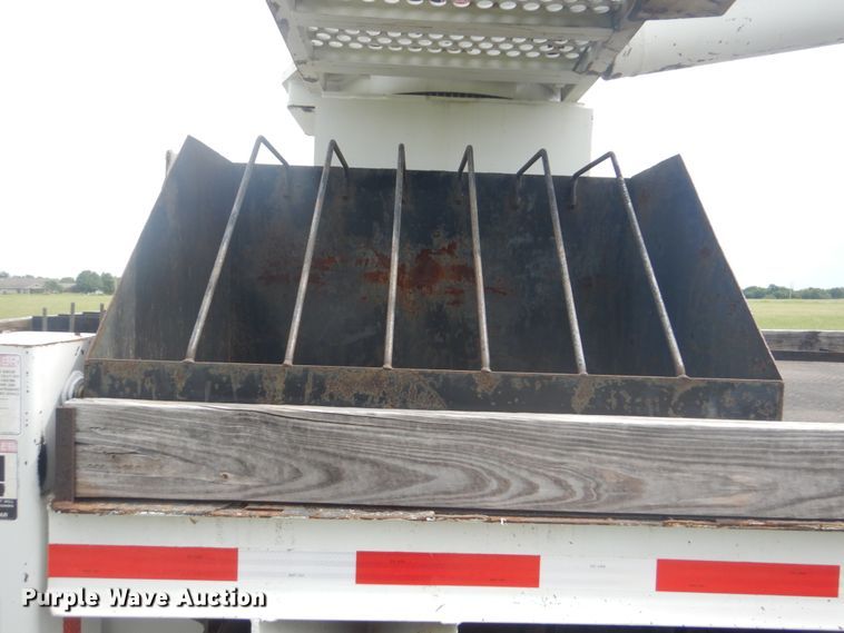 image for item FT9473 1997 International 4900 digger derrick truck