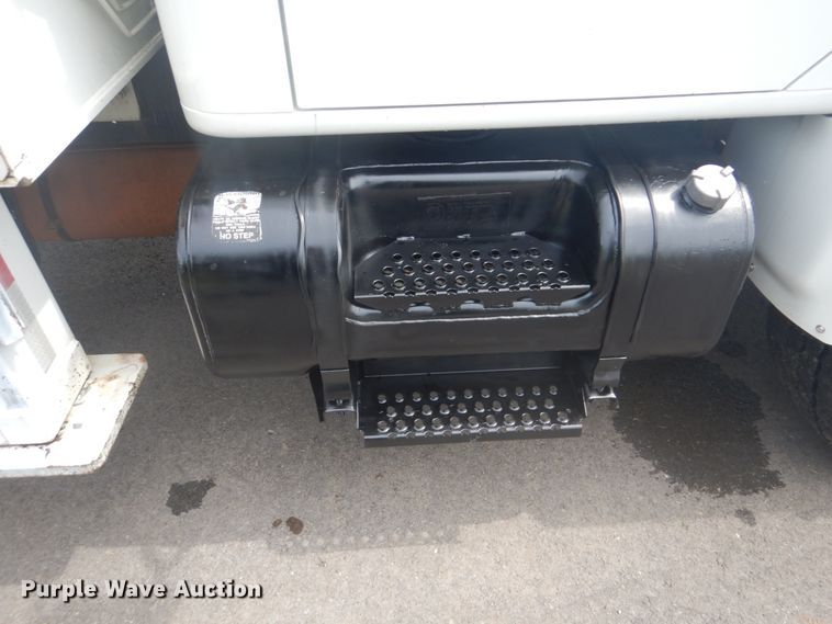 image for item FT9473 1997 International 4900 digger derrick truck