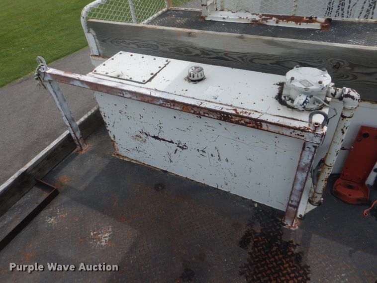 image for item FT9473 1997 International 4900 digger derrick truck