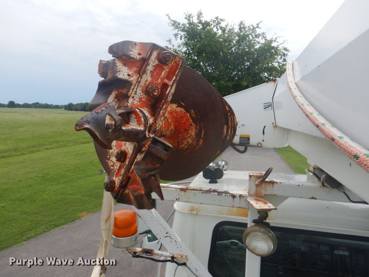 image for item FT9473 1997 International 4900 digger derrick truck