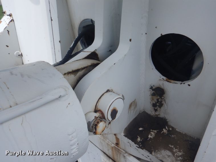 image for item FT9473 1997 International 4900 digger derrick truck