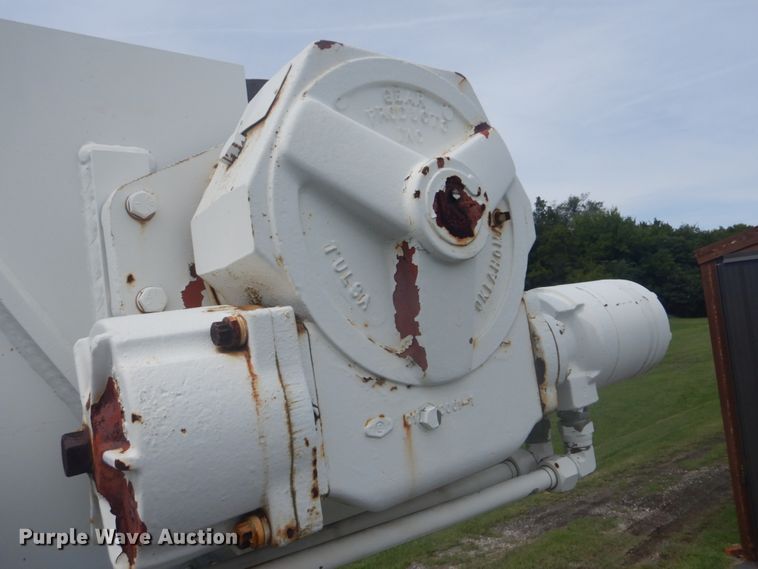 image for item FT9473 1997 International 4900 digger derrick truck