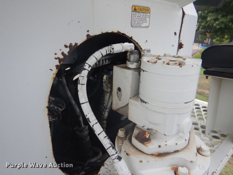 image for item FT9473 1997 International 4900 digger derrick truck