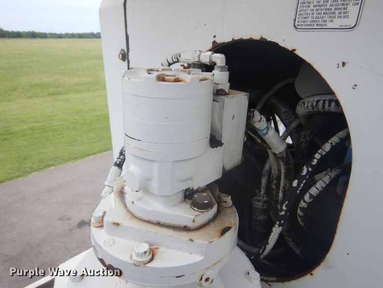 image for item FT9473 1997 International 4900 digger derrick truck