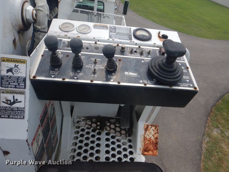 image for item FT9473 1997 International 4900 digger derrick truck