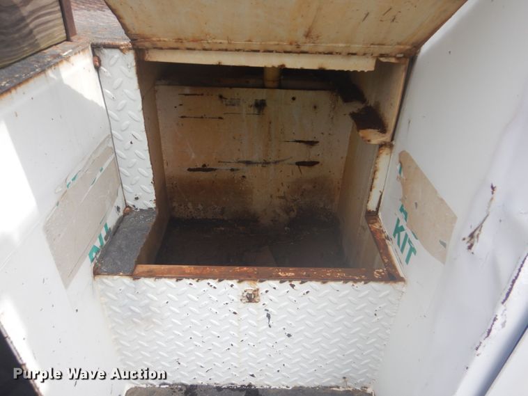 image for item FT9473 1997 International 4900 digger derrick truck