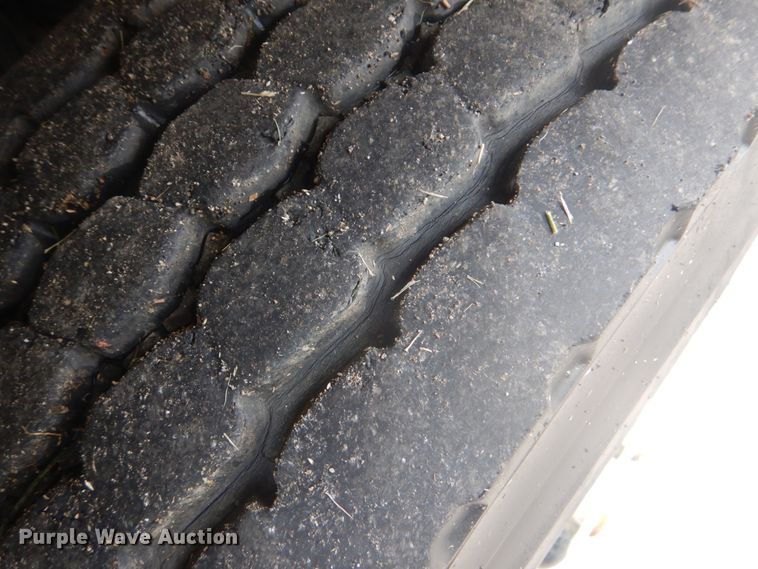 image for item FT9473 1997 International 4900 digger derrick truck