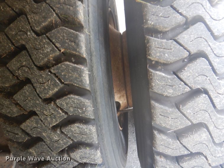 image for item FT9473 1997 International 4900 digger derrick truck